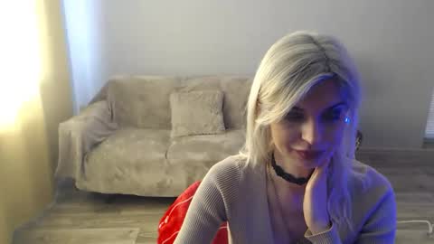 sexybeatriice online show from March 13, 8:28 am