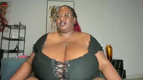sexyblackhugetits online show from November 19, 6:39 pm
