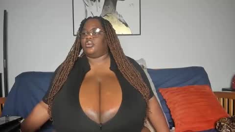 sexyblackhugetits online show from February 9, 4:40 pm