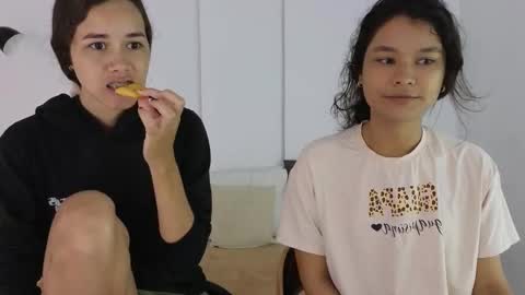 chanell and yina online show from October 5, 1:08 pm