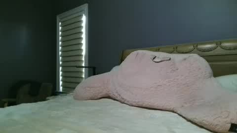 LisaisLuscious online show from June 13, 8:30 pm