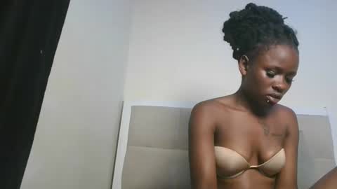 sexykiki18 online show from January 12, 10:44 am