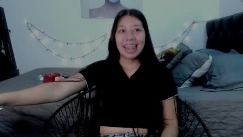 Snapshot of sexylaurita4u chatting on February 11, 12:04 pm laura online show from February 11, 12:04 pm
