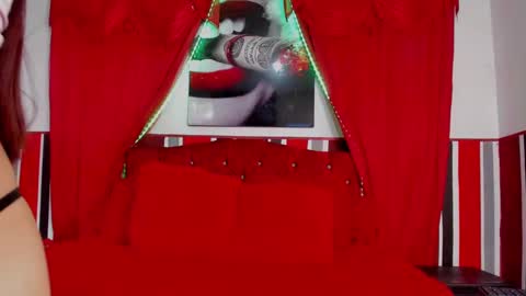 Snapshot of sexylaurita4u chatting on February 8, 3:00 pm laura online show from February 8, 3:00 pm