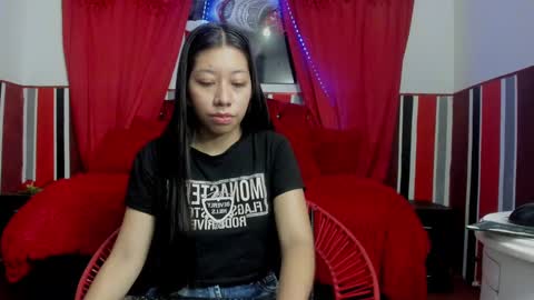 Snapshot of sexylaurita4u chatting on February 18, 11:11 am laura online show from February 18, 11:11 am