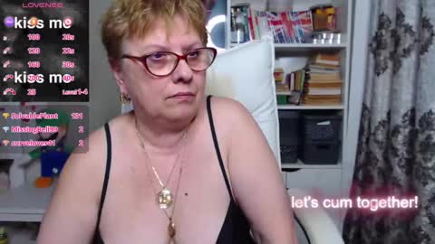 Snapshot of sexylynette4u chatting on February 9, 2:18 pm sexylynette4u online show from February 9, 2:18 pm
