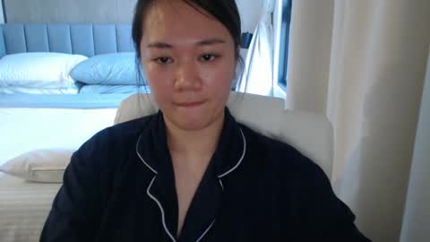 sexypenguin13 online show from December 6, 10:00 am