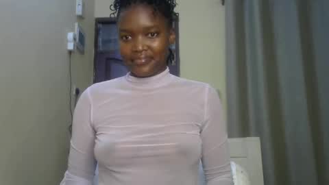 Snapshot of sexypetite_lee chatting on January 5, 11:15 am Lee online show from January 5, 11:15 am