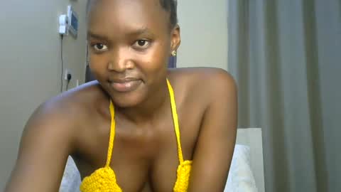Snapshot of sexypetite_lee chatting on December 30, 12:09 pm Lee online show from December 30, 12:09 pm
