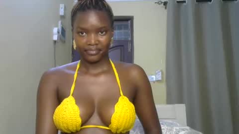 Snapshot of sexypetite_lee chatting on February 5, 5:20 am Lee online show from February 5, 5:20 am