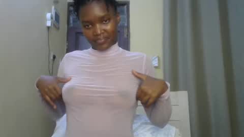 Snapshot of sexypetite_lee chatting on January 5, 6:56 pm Lee online show from January 5, 6:56 pm
