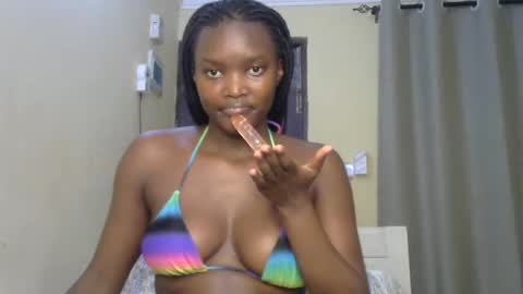 Snapshot of sexypetite_lee chatting on March 7, 12:01 pm Lee online show from March 7, 12:01 pm