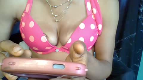 sexypussy000 online show from April 11, 7:45 am