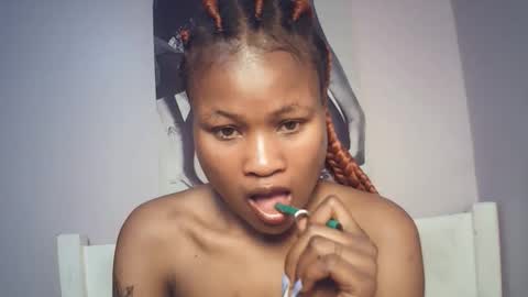 queenivy online show from December 23, 5:02 am