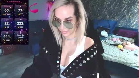 SexyQueenNina online show from March 16, 7:23 am