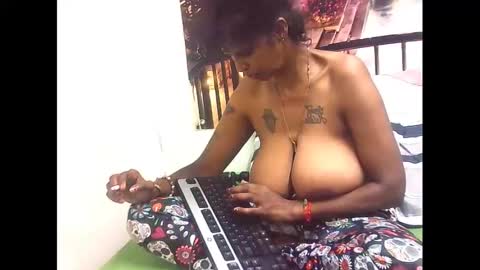 Snapshot of sexyva4u2luv chatting on February 25, 12:16 pm sexyva4u2luv online show from February 25, 12:16 pm