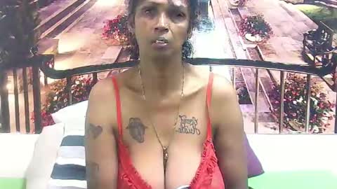 Snapshot of sexyva4u2luv chatting on February 26, 6:19 am sexyva4u2luv online show from February 26, 6:19 am