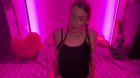 shadebabe online show from May 16, 10:58 am