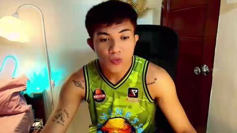 shake_raytow34 online show from May 24, 4:46 pm