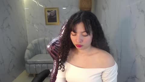 Shalon  online show from February 19, 8:31 pm