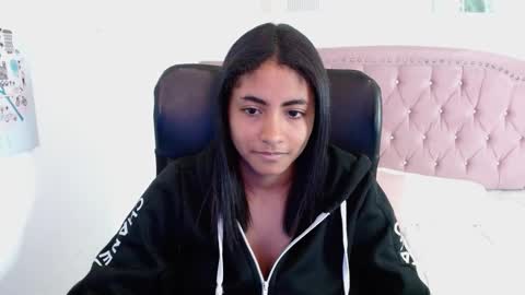 shanelle online show from September 26, 3:25 am