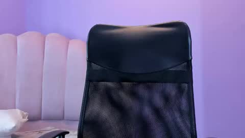 S H A N E L L E   online show from November 6, 5:05 pm