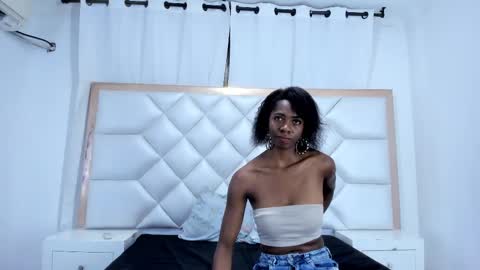 S H A N E L L E   online show from November 3, 1:34 pm