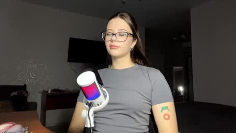 Snapshot of shannanwonnacott chatting on October 22, 2:08 pm Lissa online show from October 22, 2:08 pm