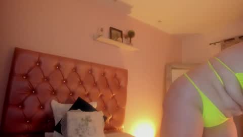 shantal_cruz1 online show from March 22, 3:43 am