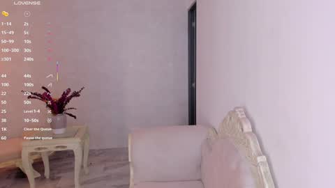 ShantallKnowles online show from September 30, 7:46 pm