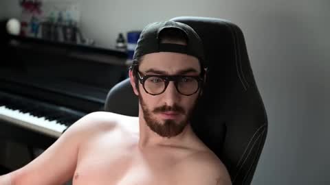 frenchy boy online show from February 8, 8:18 am