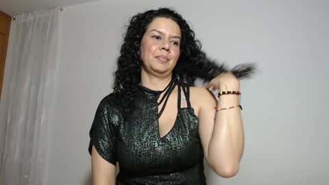 sharickleon11 online show from December 11, 12:02 am
