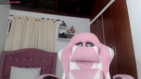 sharlotte_milk24 online show from December 2, 5:59 am