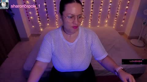 Snapshot of sharon_brook chatting on December 18, 2:53 am sharon_brook online show from December 18, 2:53 am