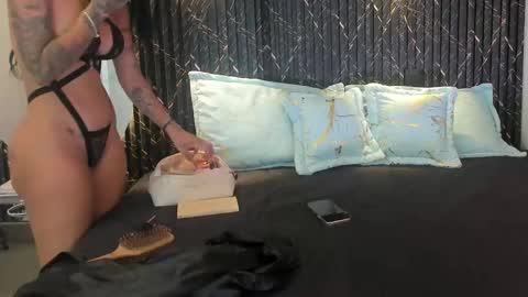 SHARON TAYLOR online show from October 16, 7:35 pm