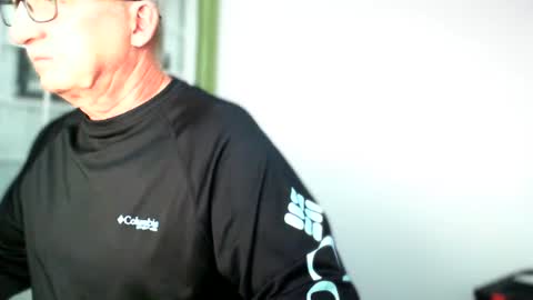 shaved4good online show from January 4, 8:27 pm