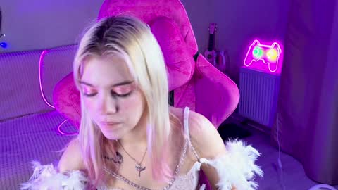 Lola online show from January 19, 6:32 pm