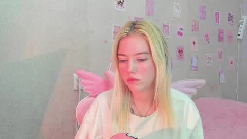 Lola online show from September 26, 7:00 pm