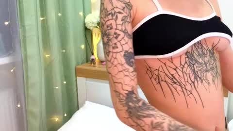 Di online show from February 1, 6:08 pm