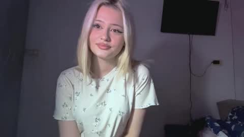 Snapshot of sheanapihaa chatting on October 24, 12:50 pm Lily online show from October 24, 12:50 pm