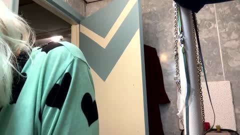 Shelby holes online show from March 8, 2:55 am