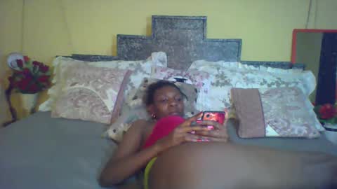 Snapshot of shelia420715 chatting on February 6, 6:13 pm shelia420715 online show from February 6, 6:13 pm