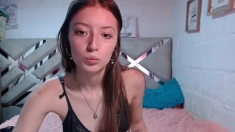 Snapshot of shelsyzevee_ chatting on February 20, 4:58 pm shelsyzevee_ online show from February 20, 4:58 pm