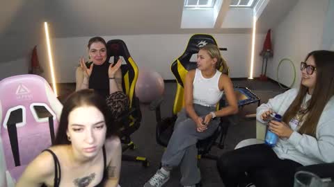 Sheryl online show from September 24, 10:22 am