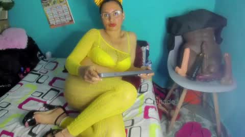 Shera Hade online show from June 2, 3:03 pm