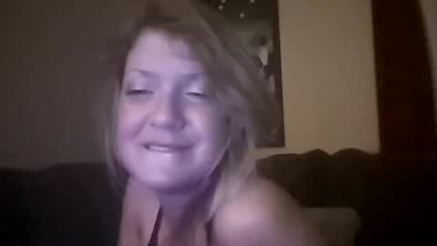 Snapshot of sheseemsinnocent chatting on October 18, 4:27 am sheseemsinnocent online show from October 18, 4:27 am