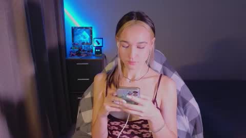 Sheyli online show from December 2, 4:49 pm