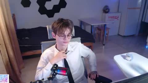 shiromy_ online show from November 28, 6:37 pm