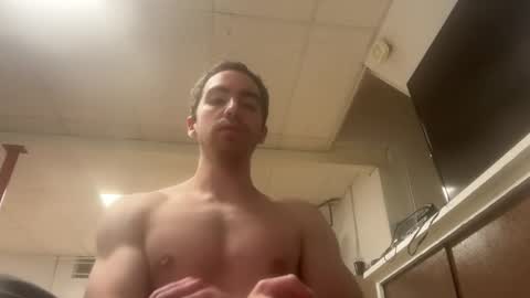 shirtlesshunk15 online show from March 17, 7:13 am