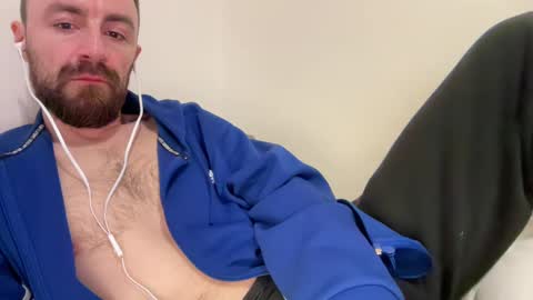 Snapshot of show_jizzness chatting on February 17, 11:22 pm show_jizzness online show from February 17, 11:22 pm